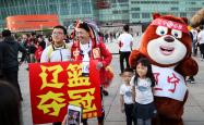 乐鱼官网APP-湖人回归首秀大放异彩，纳达尔主场球迷高呼名字